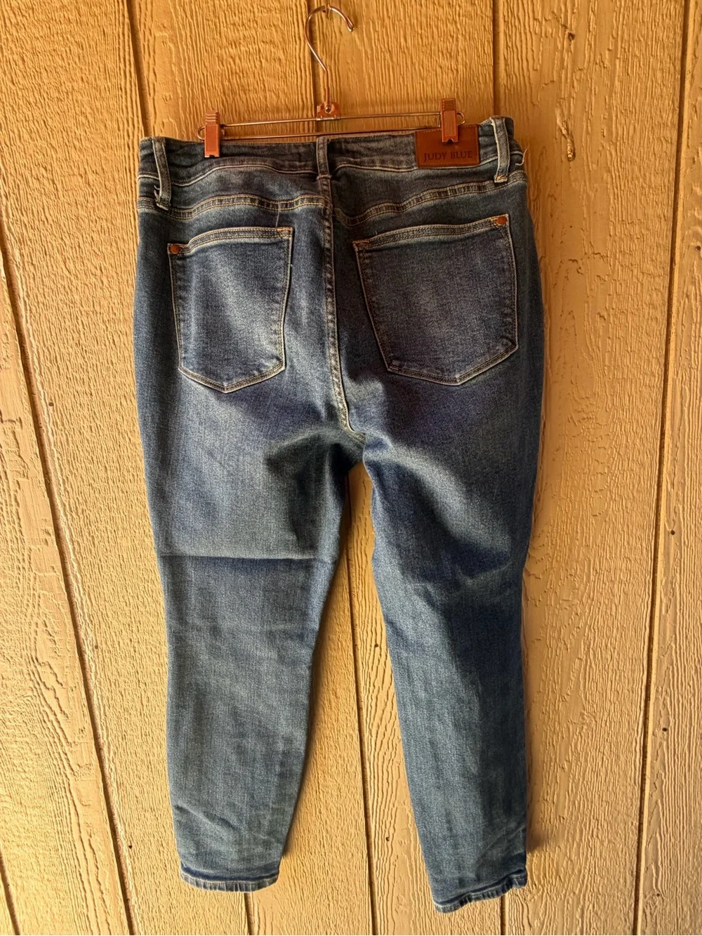 Judy Blue Medium Blue Relaxed Fit Skinny Jeans - Front Patch Pockets - Picture 3 of 4